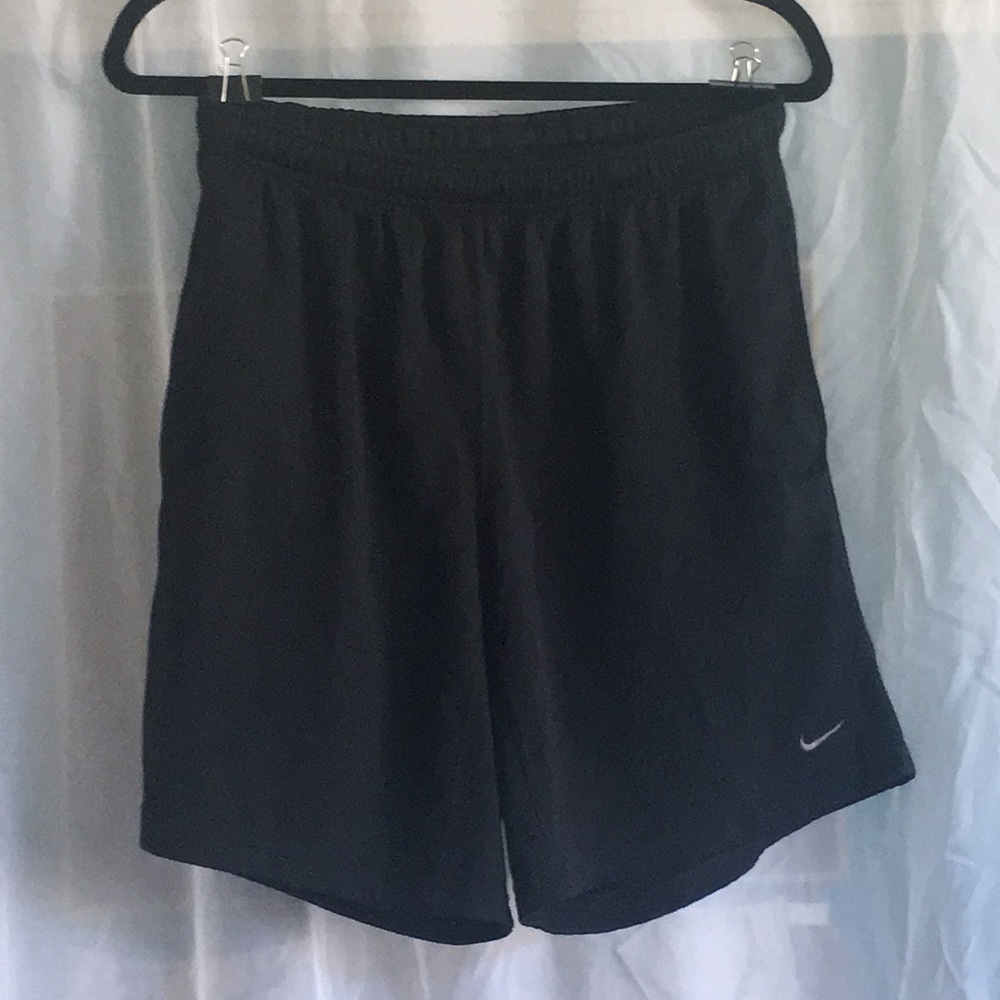 Nike athletic shorts men’s Med black